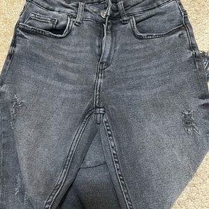 ZARA GREY SKINNY ANKLE DISTRESSED JEANS